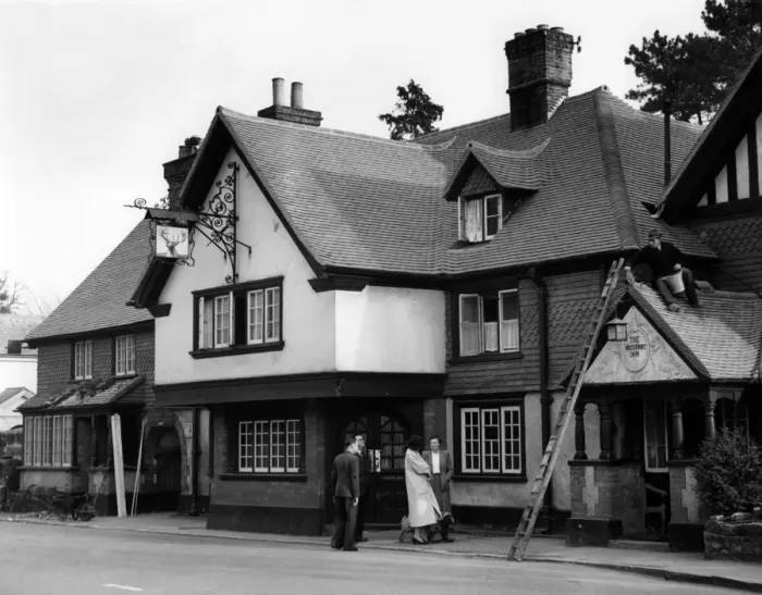 Framed Print : The White Hart Hotel, Brasted, Kent - favourite pub of Battle of Britain pilots Framed Print : The White Hart Hotel, Brasted, Kent - favourite pub of Battle of Britain pilots