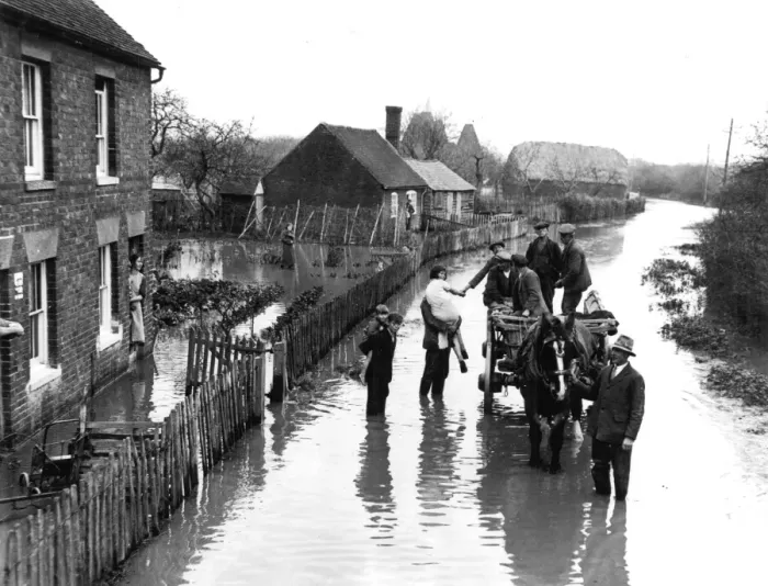 Framed Print : Widespread havoc caused by floods after heavy rain as the level of the River Medway burst its banks Framed Print : Widespread havoc caused by floods after heavy rain as the level of the River Medway burst its banks