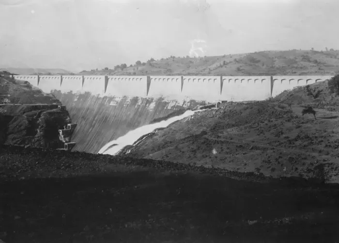 Framed Print : The Wilson Dam at Bhandardara, Ahmednagar District, Bombay Presidency. Dam completed 1926 Framed Print : The Wilson Dam at Bhandardara, Ahmednagar District, Bombay Presidency. Dam completed 1926