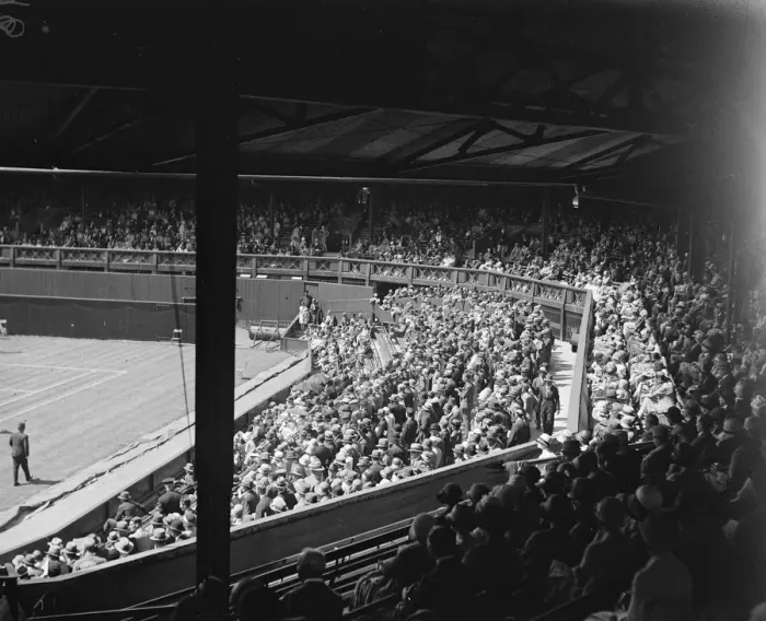 Framed Print : Wimbledon lawn tennis championships. A general view of the match between W T Tilden Framed Print : Wimbledon lawn tennis championships. A general view of the match between W T Tilden