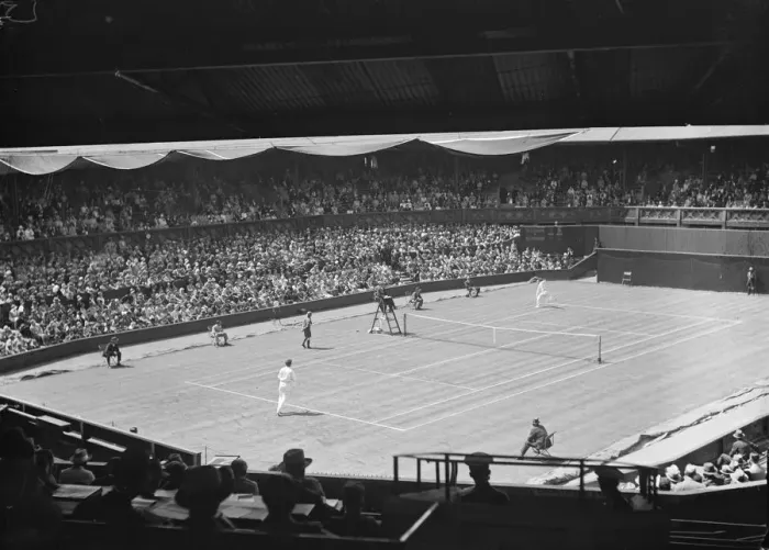 Framed Print : Wimbledon lawn tennis championships. A general view of the match between W T Tilden Framed Print : Wimbledon lawn tennis championships. A general view of the match between W T Tilden