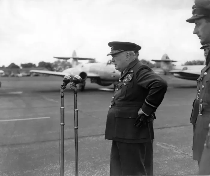 Framed Print : Winston Churchill in Air Commodores uniform stands hand on hip as he addresses 615