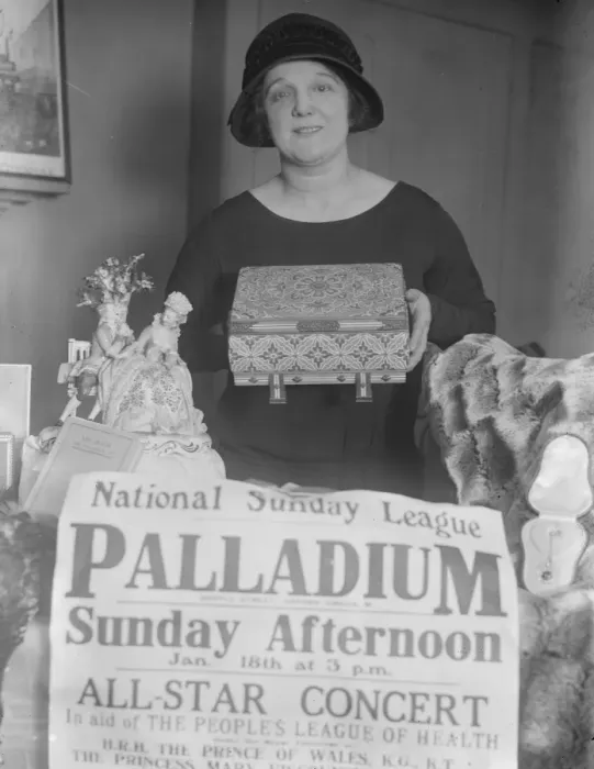 Framed Print : Woman M P as auctioneer At a concert at the Palladium, in aid of the peoples leagues of health Framed Print : Woman M P as auctioneer At a concert at the Palladium, in aid of the peoples leagues of health