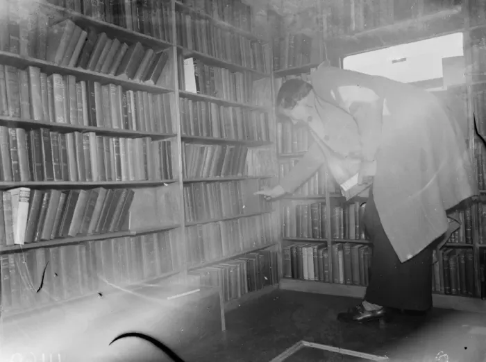 Framed Print : A woman visiting the Kent County mobile library. 1939 Framed Print : A woman visiting the Kent County mobile library. 1939
