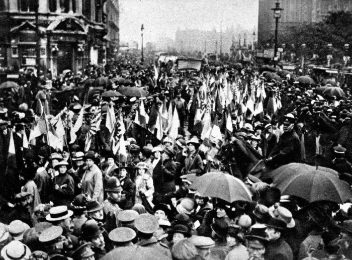 Framed Print : Womans Right To Serve Demonstration, on 17 July 1915, of thousands of women Framed Print : Womans Right To Serve Demonstration, on 17 July 1915, of thousands of women
