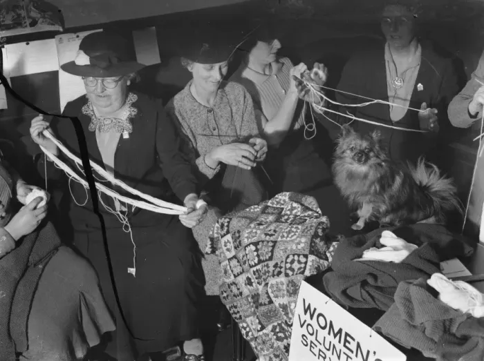 Framed Print : Women doing their voluntary service by knitting in Dartford, Kent. Here they Framed Print : Women doing their voluntary service by knitting in Dartford, Kent. Here they