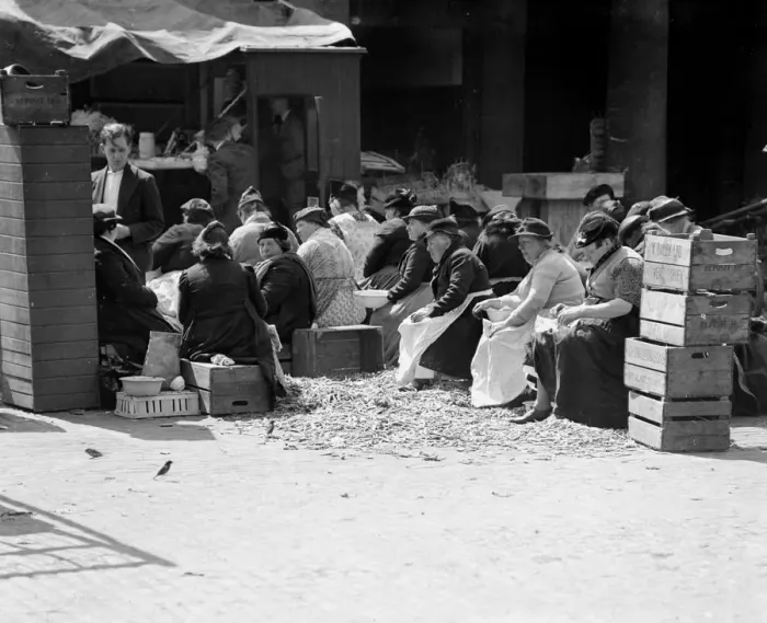 Framed Print : Women market traders at Londons Covent Garden flower, fruit and vegetable market Framed Print : Women market traders at Londons Covent Garden flower, fruit and vegetable market