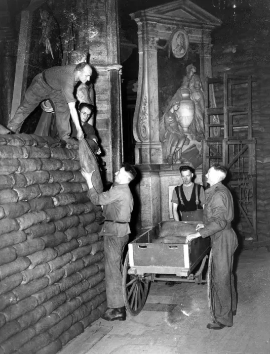 Framed Print : Work has begun on removing 80, 000 sandbags which protected precious monuments in Framed Print : Work has begun on removing 80, 000 sandbags which protected precious monuments in