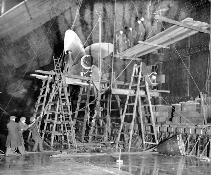 Framed Print : Workmen are now labouring day and night to repair the liner Aquitania in the new Framed Print : Workmen are now labouring day and night to repair the liner Aquitania in the new