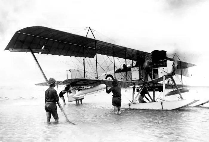Framed Print : World War One - Aviation A Short Type 827 British two-seat reconnaissance seaplane Framed Print : World War One - Aviation A Short Type 827 British two-seat reconnaissance seaplane