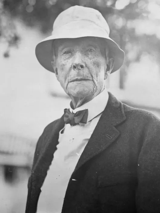 Framed Print : Worlds richest man plays golf at 84. Mr John D Rockefeller, the worlds richest man