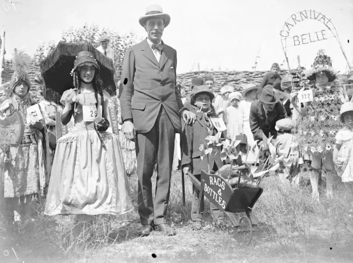 Framed Print : At the Worthing carnival, Lord Winterton, who presented the prizes at the Fancy