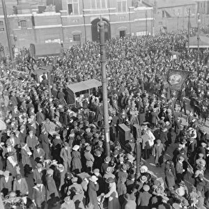 10, 000 ex - soldiers march from Woolwich Arsenal to see the Premier. 6 March 1920