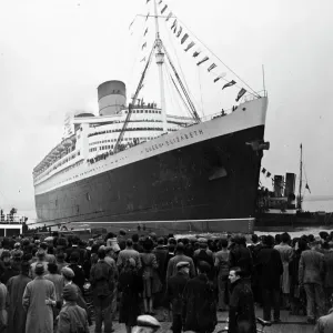 Print of the Queen Elizabeth's maiden voyage departure from Southampton