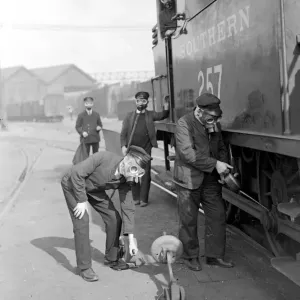 Air Raid precautions. Training for Southern Railway employees, at Vauxhall