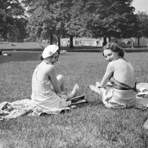 Bare backs in the park. Hyde Park, accustomed to an infinite variety of fashions Bare backs in the park. Hyde Park, accustomed to an infinite variety of fashions