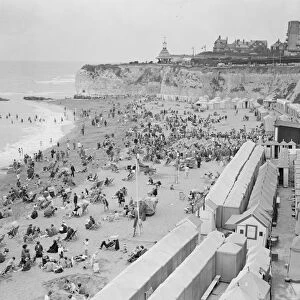 The beach and cliffs at Broadstairs in Kent. 1925