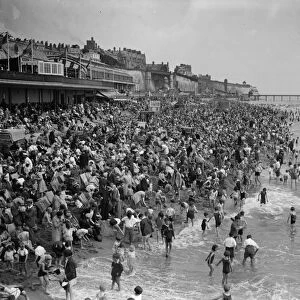 The beach at Ramsgate. 19th August 1929