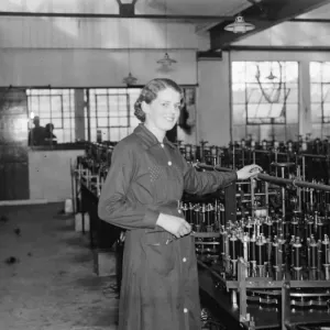 Beauty Queen ( Barbara Fox ) at work. 1937 Beauty Queen ( Barbara Fox ) at work. 1937