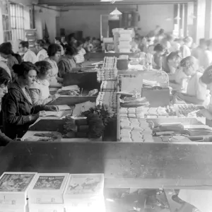 Christmas, 1920. Making Crackers at Mead and Fields. 18 October 1920