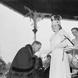 The coronation of the Dartford Carnival Queen, Miss Joan, by the Mayor and Councillor