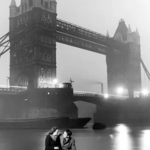 Tower Bridge Print - Courting Couple Tower Bridge Print - Courting Couple