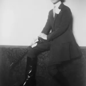 Cagnolino. La signora Mortimer Davis, come appariva alle corse di Parigi la scorsa settimana. 3 agosto Cagnolino. La signora Mortimer Davis, come appariva alle corse di Parigi la scorsa settimana. 3 agosto