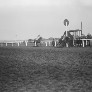 Double Chance remporte le Grand National Double chance franchissant l'arrivée 27. Double Chance remporte le Grand National Double chance franchissant l'arrivée 27.