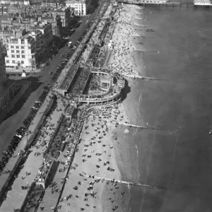 Eastbourne Beach, Sussex, photographed from the air while thousands of holidaymakers Eastbourne Beach, Sussex, photographed from the air while thousands of holidaymakers