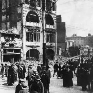 Easter Rebellion Sackville Street looking towards O Connell Bridge, over which Easter Rebellion Sackville Street looking towards O Connell Bridge, over which