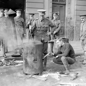 Easter Rising (originally captioned The Dublin rebellion) British soldiers cooking Easter Rising (originally captioned The Dublin rebellion) British soldiers cooking