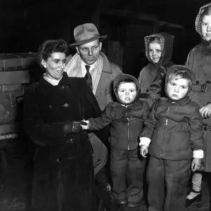 English emigrants leave for Australia 1955 on the free and assisted passage scheme