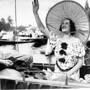 Henley Royal Regatta Print - Spectator in Enormous Hat Henley Royal Regatta Print - Spectator in Enormous Hat