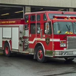 Un camión de bomberos del cuerpo de bomberos (departamento) de Sudbury, Ontario, Canadá destacando. Un camión de bomberos del cuerpo de bomberos (departamento) de Sudbury, Ontario, Canadá destacando.