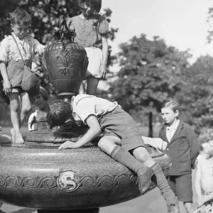 Kennington Park Fountain Print