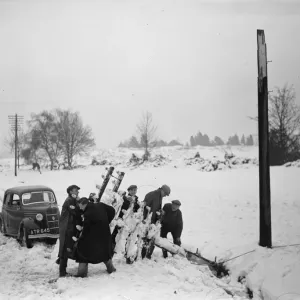 Print of GPO workers repairing telegraph lines in Hampshire blizzard Print of GPO workers repairing telegraph lines in Hampshire blizzard