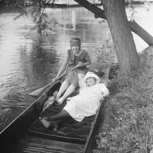 Heat wave scenes on the river 6 June 1925 Heat wave scenes on the river 6 June 1925
