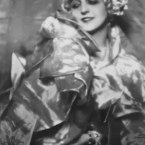 Eroeína del romanzo londinese. Sorella Maria Ley, la famosa danzatrice continentale che. Eroeína del romanzo londinese. Sorella Maria Ley, la famosa danzatrice continentale che.