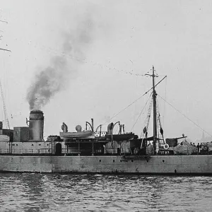 HMS Leamington Hunt Class Minesweeper Print HMS Leamington Hunt Class Minesweeper Print