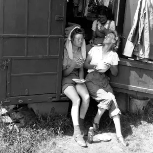 Home Front 1942 Land girls at midday break near Meopham, Kent