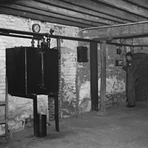 Hop Kilns the oil heater in Goudhurst. ( A general view ) 1937