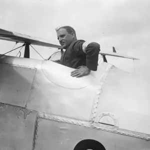 The Kings Cup Air Race. Squadron Leader H W G Jones. 9 July 1926 The Kings Cup Air Race. Squadron Leader H W G Jones. 9 July 1926