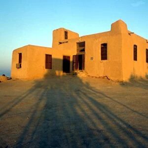 Kuwait - old mud-brick house, built in the traditional Kuwaiti style, on the island