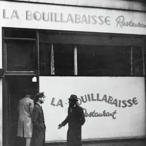 Le restaurant La Bouillabaisse à Soho, Londres, Angleterre. 1945. Le restaurant La Bouillabaisse à Soho, Londres, Angleterre. 1945.