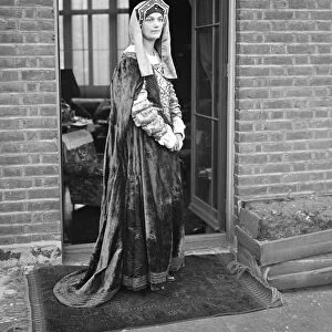 Lady - in - waiting to Ann Boleyn. Miss Adele Yorke, who will be lady - in