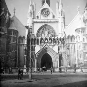 The Law Courts in Strand, London. 7 November 1945 The Law Courts in Strand, London. 7 November 1945