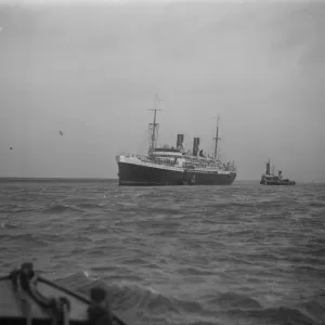 Leonardo da Vinci arrives at Gravesend. 11 December 1929 Leonardo da Vinci arrives at Gravesend. 11 December 1929