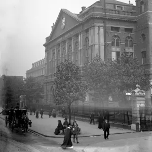 London scenes. The Royal London Hospital in Whitechapel. Early 1900s