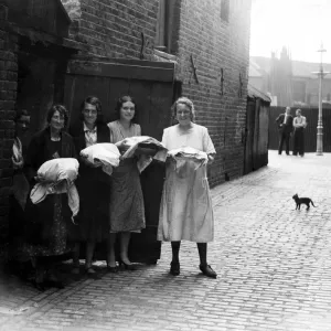 London Slum Scenes Print, 1933 London Slum Scenes Print, 1933