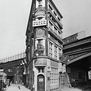 Londons flat-iron building - The Black Friar pub at the junction of Queen Victoria Street